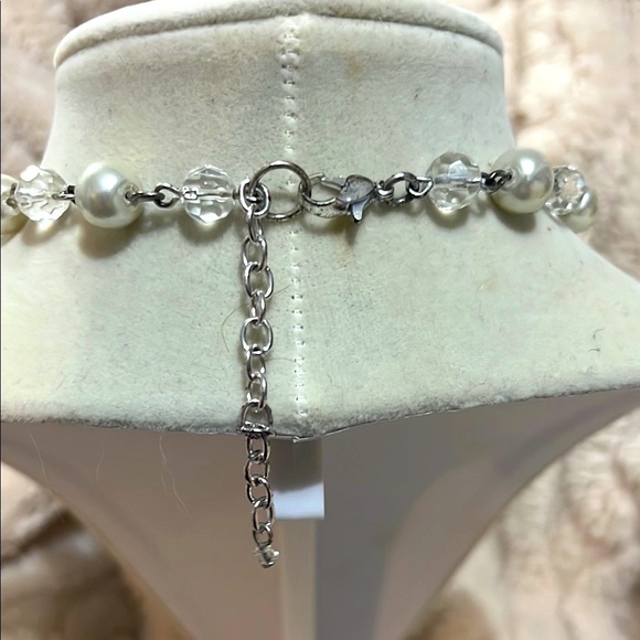 Vintage Glamorous Silver,  Pearls and Crystal Statement Necklace - Picture 4 of 6